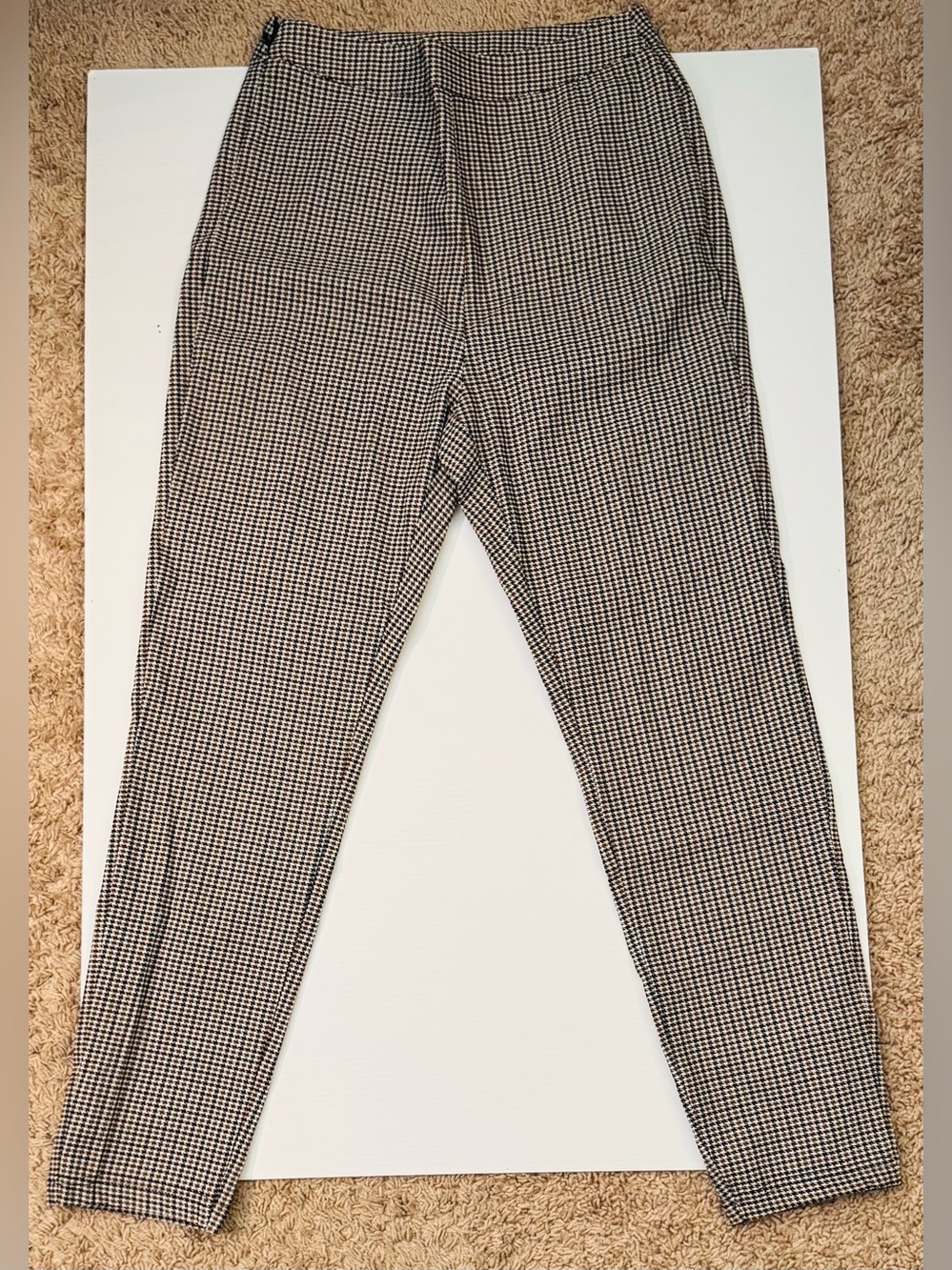 Women’s Brown Plaid Ankle Pant zipper side Size M Never worn